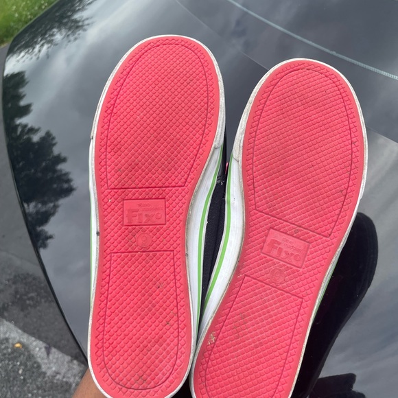 **WORN** Steve Madden Fix slip on shoe size 9 - Picture 2 of 3